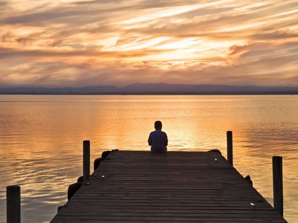 Meditar sozinho ou em grupo?