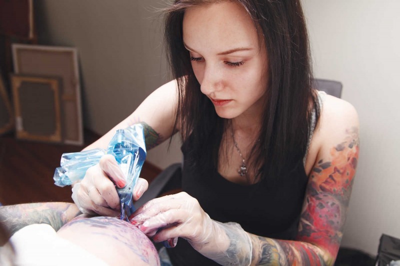 Tatuadora de tatuagens femininas