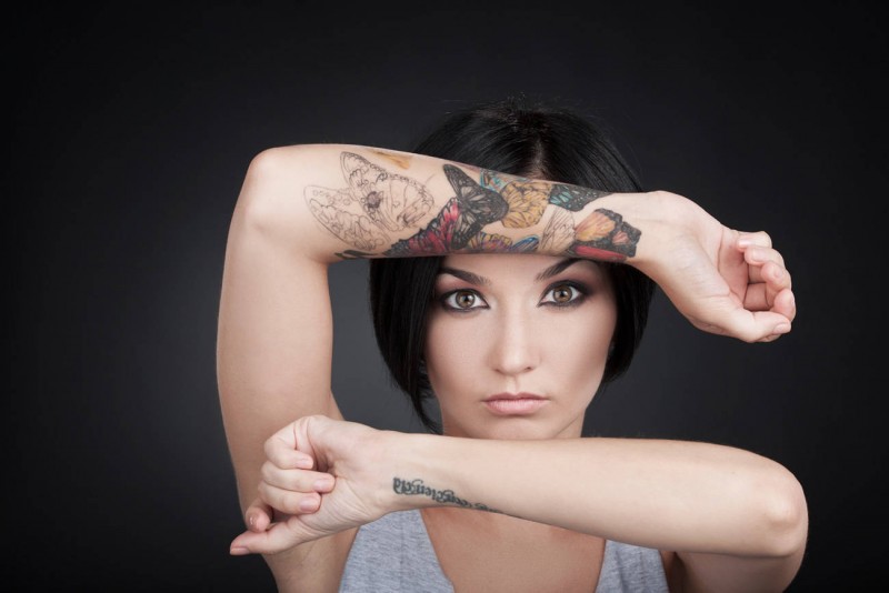 Tatuagens femininas no braço
